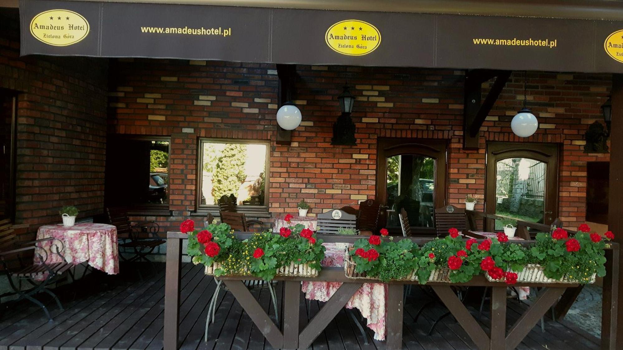 Amadeus Hotel Zielona Gora Exterior photo