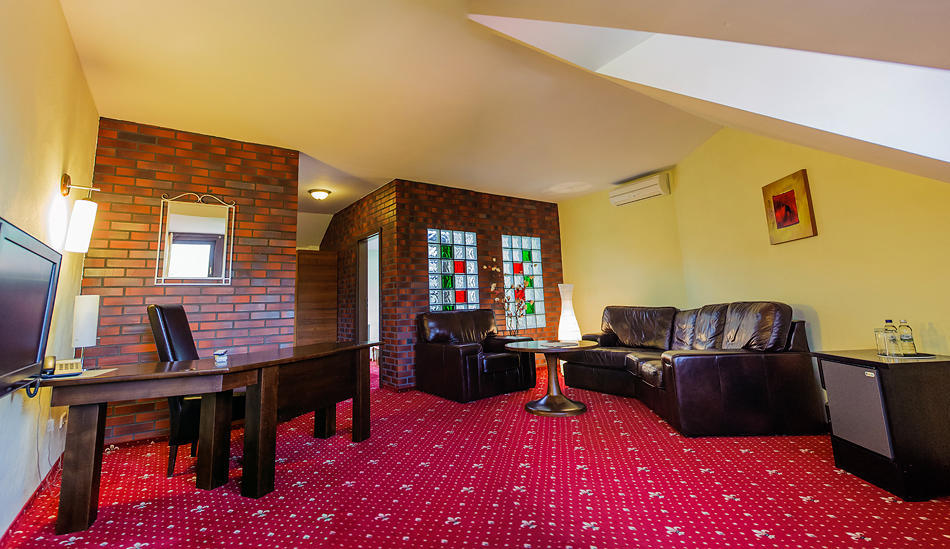 Amadeus Hotel Zielona Gora Exterior photo